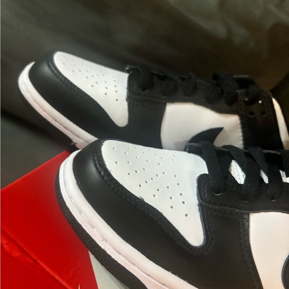 Nike Low Dunks Size 6.5Youth - Picture 3 of 4
